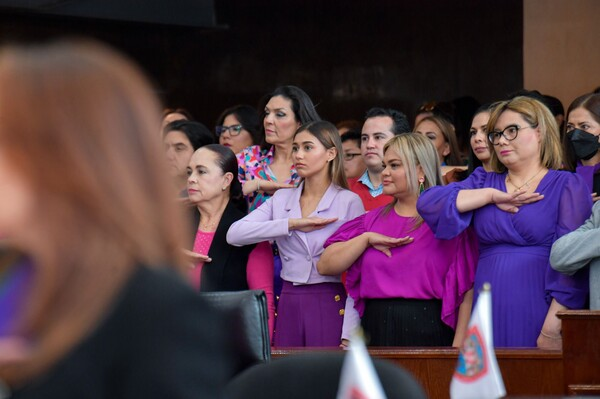 Asiste jefa del ejecutivo estatal a entrega del Reconocimiento a la Chihuahuense Destacada 2023