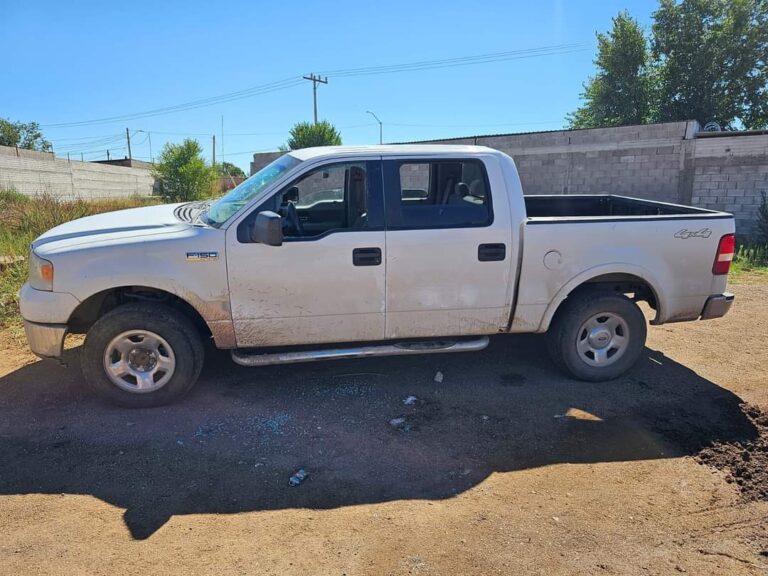 Encuentran Pick up abandonada con sangre y cartuchos de arma de fuego