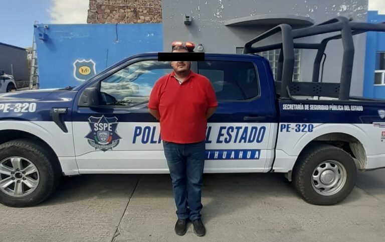 Asegura Mando Único un vehículo con placas sobrepuestas; detienen al conductor