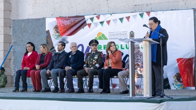 Brillan escuelas secundarias en desfile revolucionario, en Cuauhtémoc