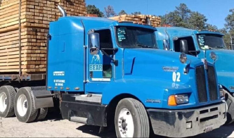 Logran recuperar dos tractocamiones con reporte de robo cerca de San Juanito
