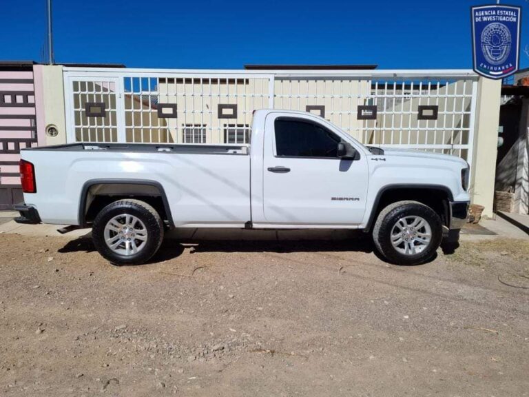Recuperan pick up con reporte de robo en la Tierra y Libertad