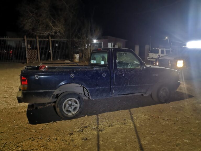 Hallan abandonada en la colonia Reforma pick up con reporte de robo
