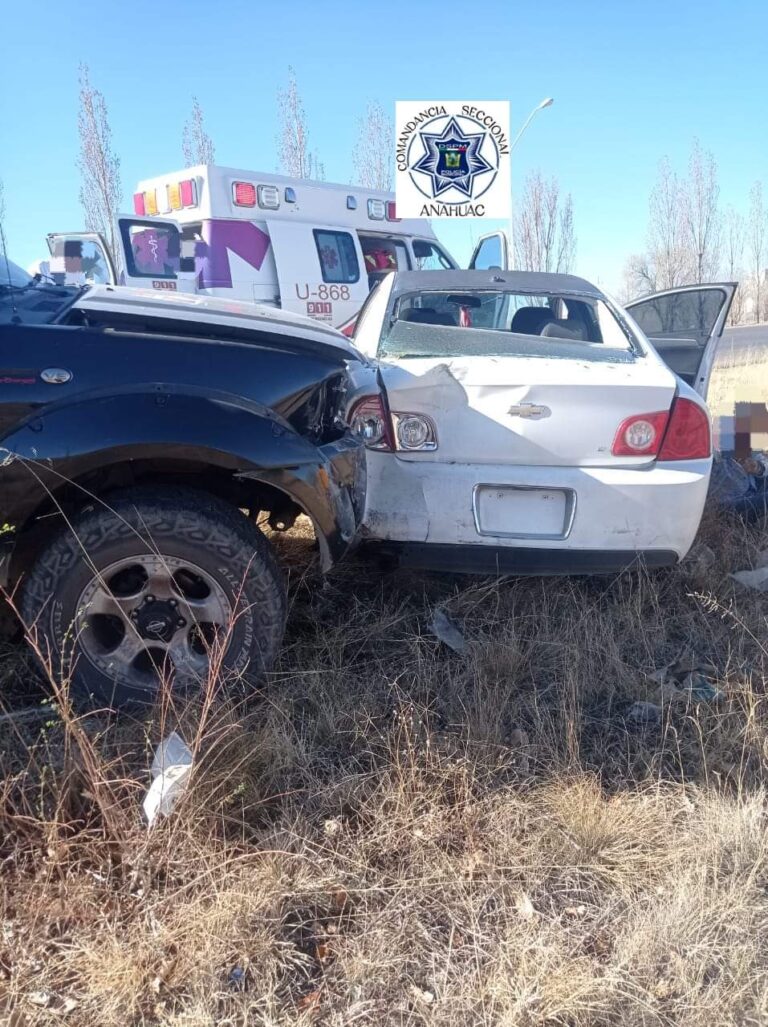 Accidente en carretera Anáhuac dejo a conductor hospitalizado.