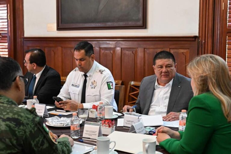 Sostienen autoridades sesión de trabajo de la Mesa de Seguridad