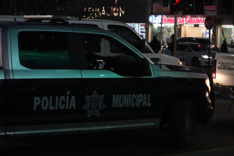 Personas alterando el orden público. Agresión a policías