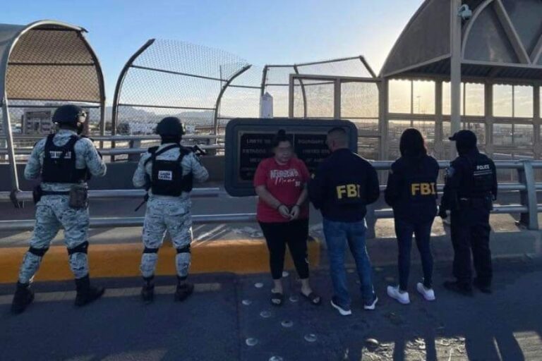 Captura Fiscalía Especializada en Operaciones Estratégicas a mujer buscada por el FBI por delincuencia organizada