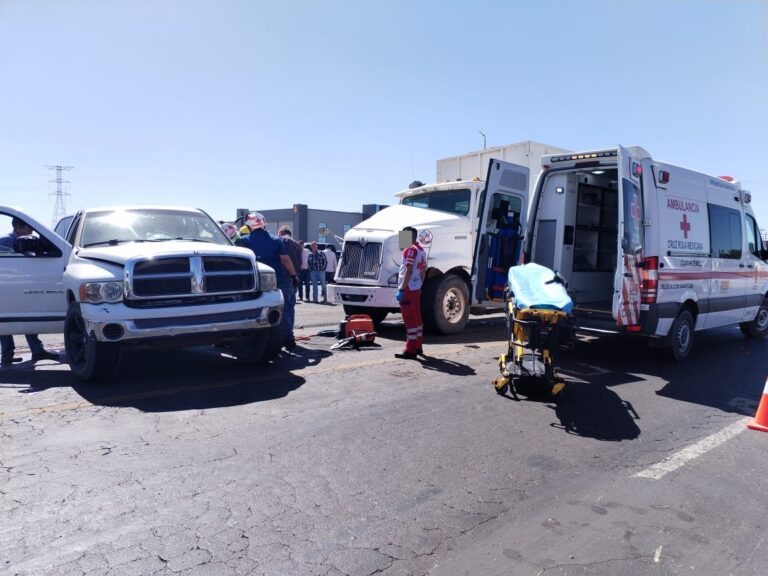Dos personas fueron trasladadas al hospital luego de choque en el Corredor Comercial.