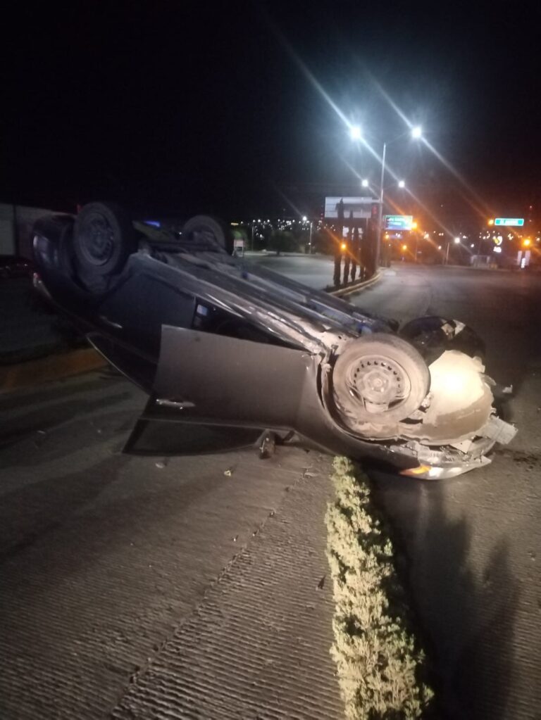 un fuerte choque con volcadura de registro está madrugada en el Fernando Baeza.