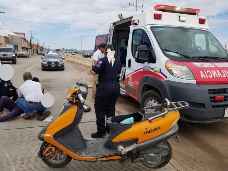 Ciudadana resultó lesionada tras caer de su moto, perdió el control de la motoneta
