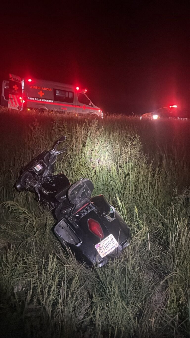Hombre resultó lesionado tras derrapar en su motocicleta en la carretera libre Anáhuac-Riva palacio