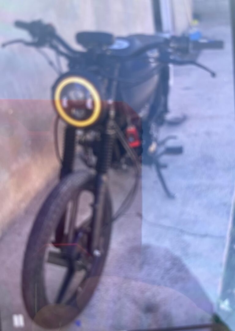 Robo de motocicleta del exterior de un domicilio