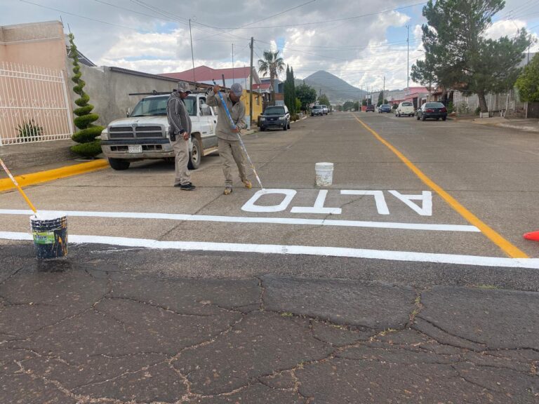 Vialidad Municipal refuerza señalización en sectores de la ciudad
