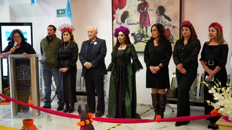 Presentan Altar de Muertos en la Presidencia Municipal de Cuauhtémoc