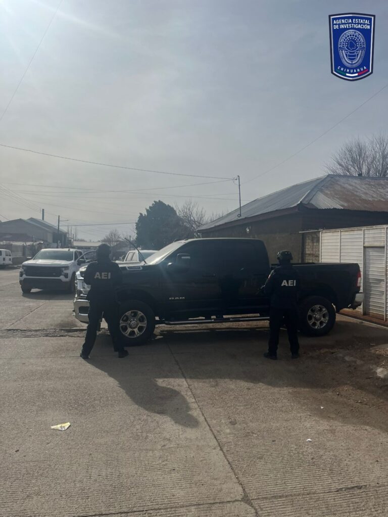 Aseguran en Madera dos vehículos con reportes de robo