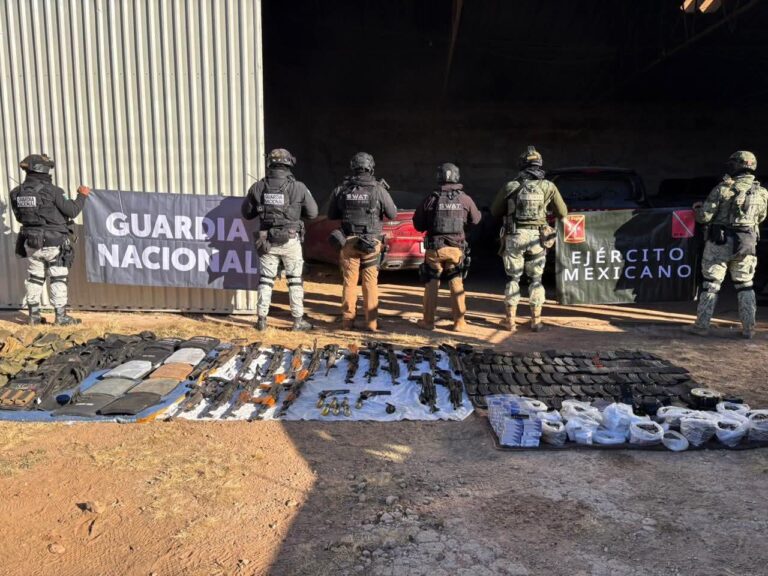 Aseguran 16 vehículos y armamento en Namiquipa. Revientan SSPE y Ejército casa de seguridad. Aseguran arsenal, vehículos blindados y equipo táctico
